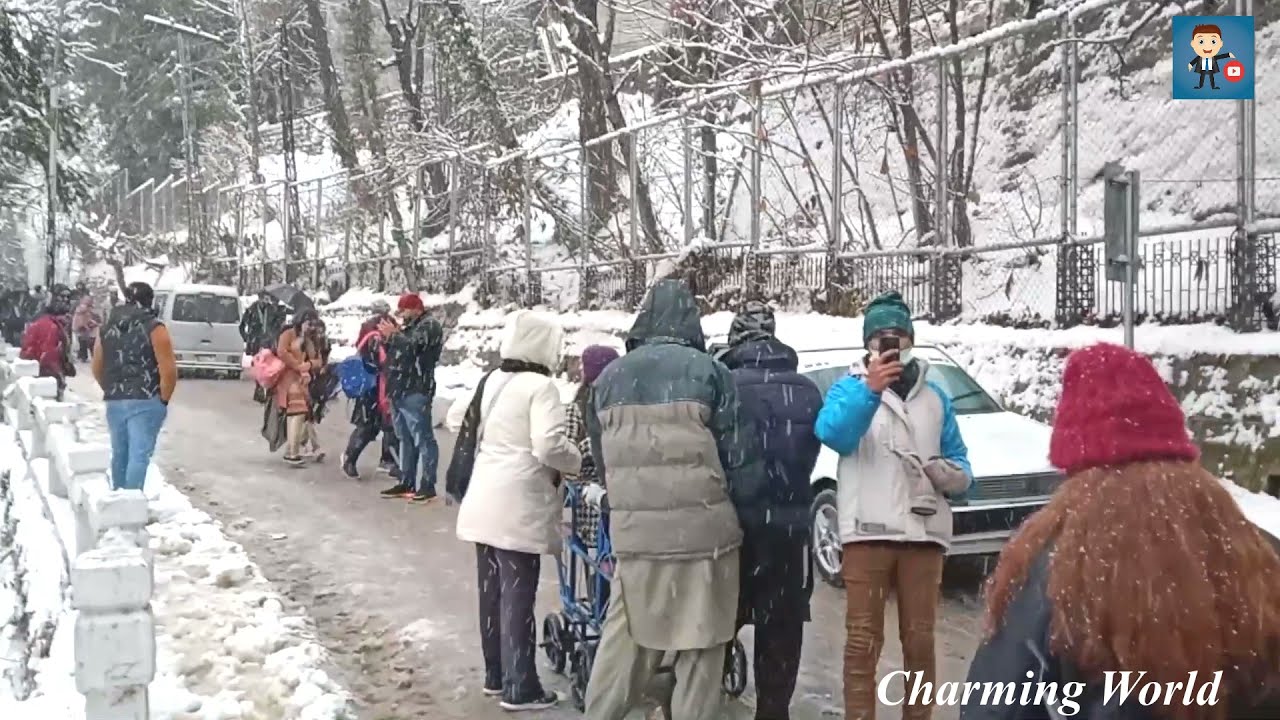 Murree Live SnowFall 2022 Today Murree Snowfalling Mall Road GPO Chowk