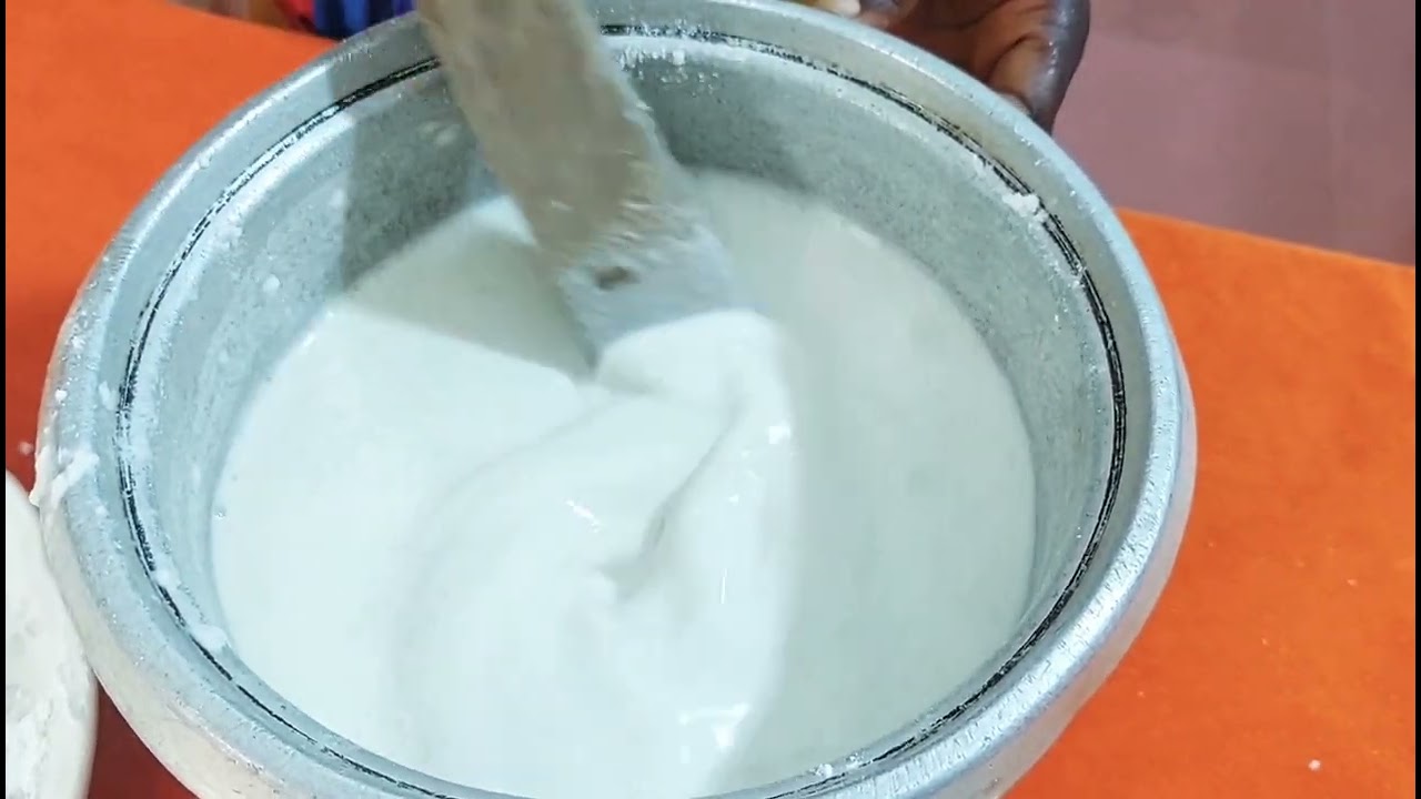 Как приготовить фуфу из маниоковой муки / Ешьте вместе со мной, используя суп эгуси / Глотайте / ...