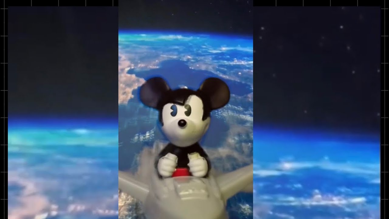 Mickey Mouse rides Mission: SPACE! 