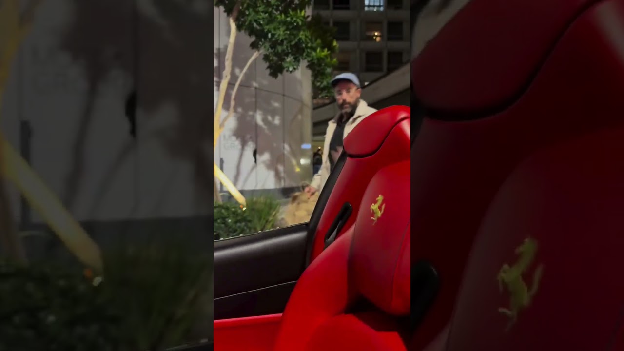 Завистливый водитель 9-5 показал средний палец владельцу Ferrari | 