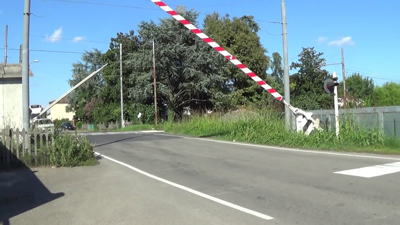 Passaggio a livello di via Boncellino in HD - Bagnacavallo (RA) / Level Crossing / Bahnübergang / 道口
