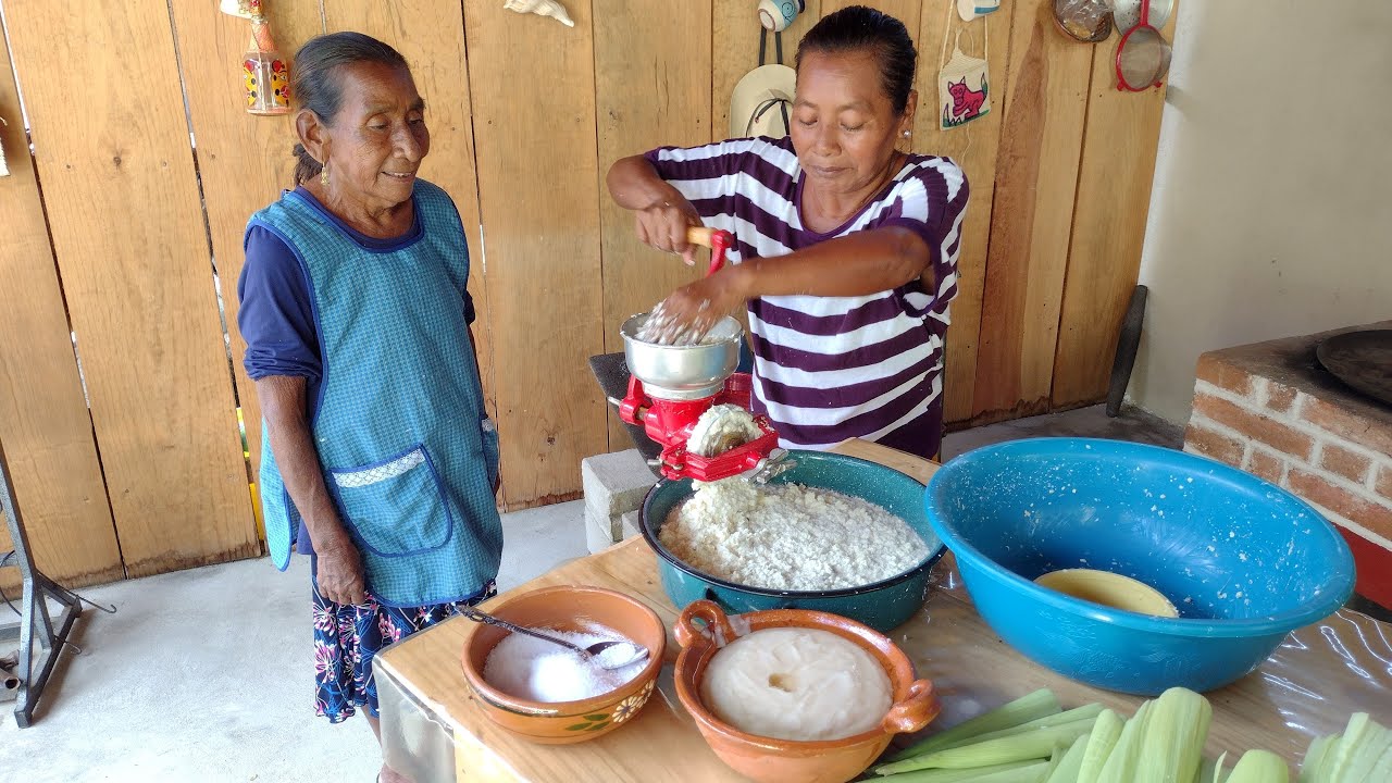 RICOS Y TRADICIONALES TAMALES DE ELOTE SALADOS | DOÑA LUPITA