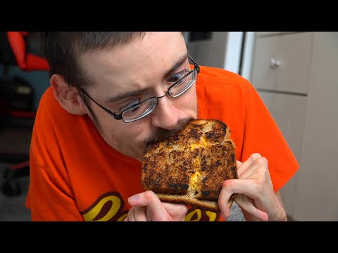 Video: Yuav Ua Li Cas Ua Grilled Cheese Nrog Lws Suav Sauce