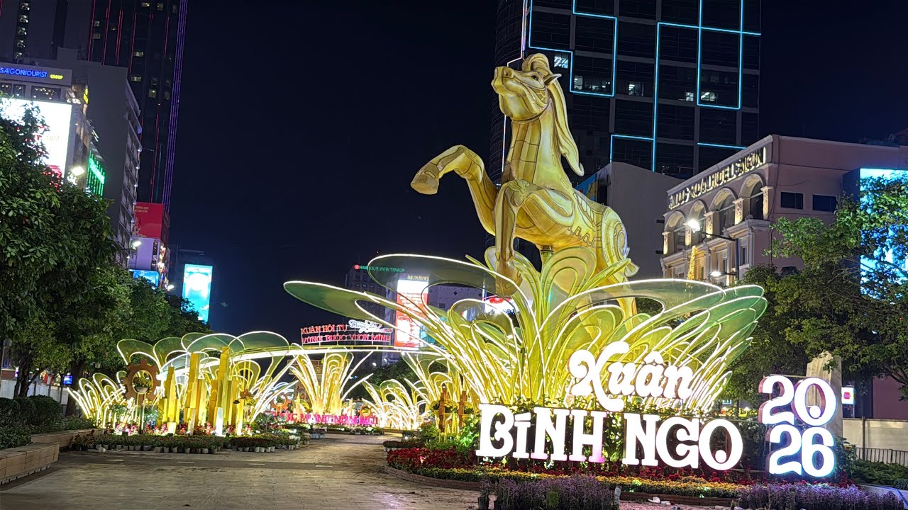 Đường Hoa Nguyễn Huệ Quận 1 Sài Gòn trước khai mạc Xuân Bính Ngọ 2026