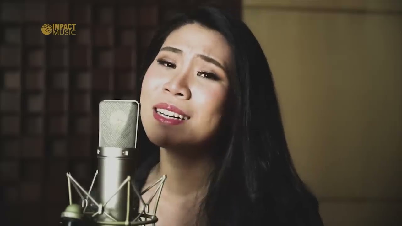 Clarisa Dewi - Tuhan Selalu Menolongku |Official Music Video| - Lagu Rohani  - YouTube