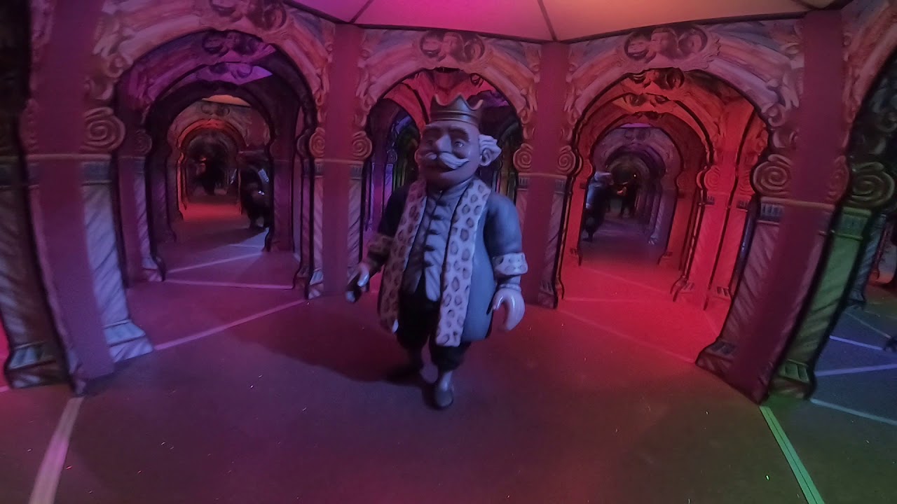 Hannah's maze of mirrors