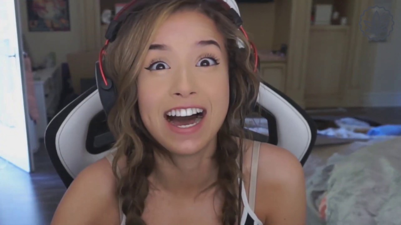 League Of Legends Girls Pokimane Farts On Stream And She's Embarassed ...