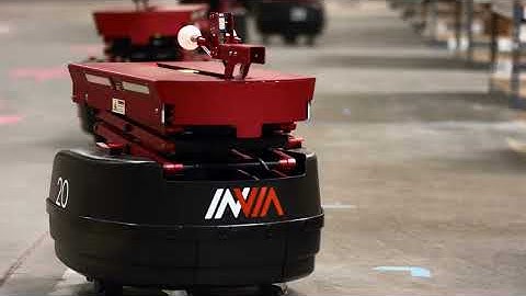 AMR vs AGV Robotic Solutions in Warehouse Automation