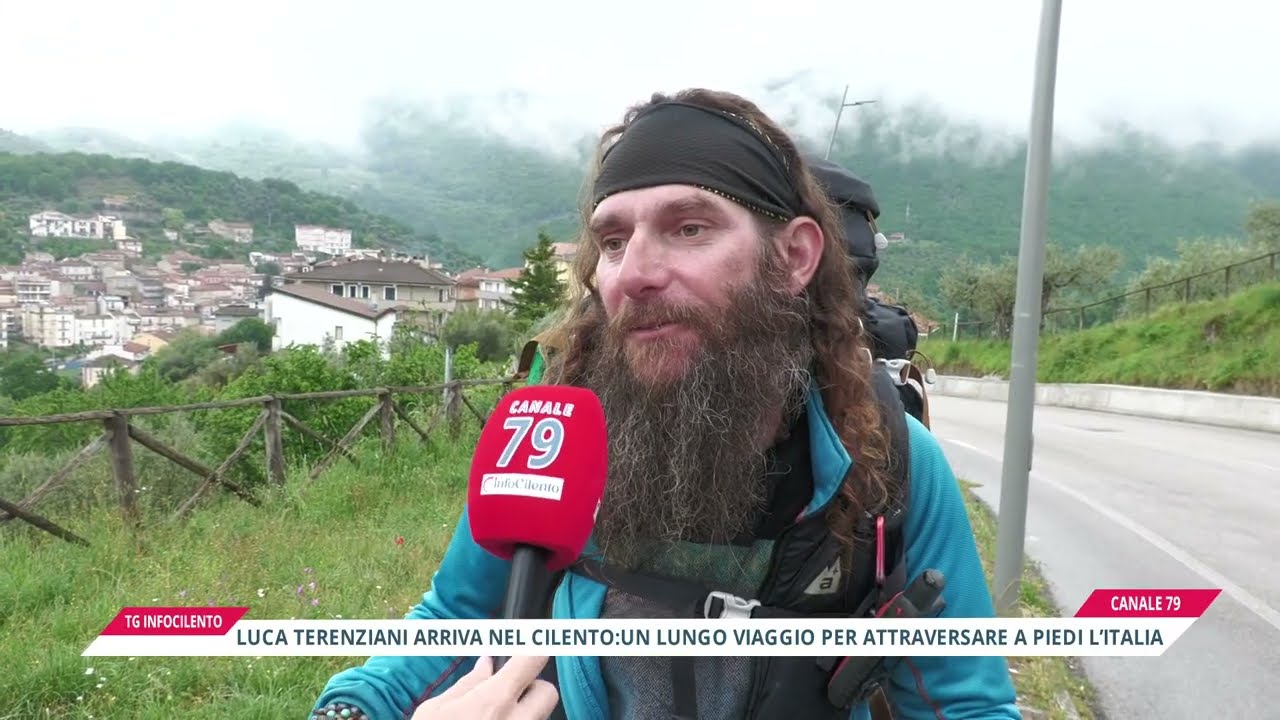 Da Trieste alla Sardegna a piedi: l'impresa di Luca Terenziani fa tappa nel Cilento