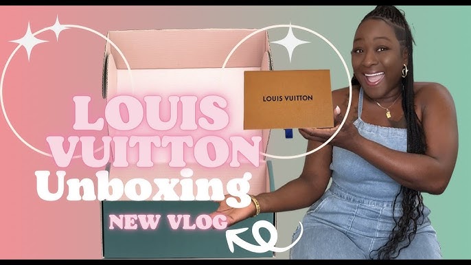 She came 😍 my Louis Vuitton Mini Bumbag unboxing! For those