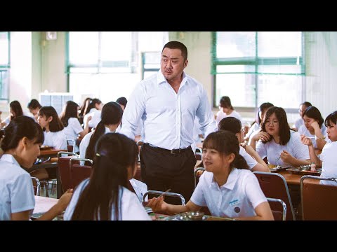 Students Don't Realise Their Teacher Is Top Boxing Champion