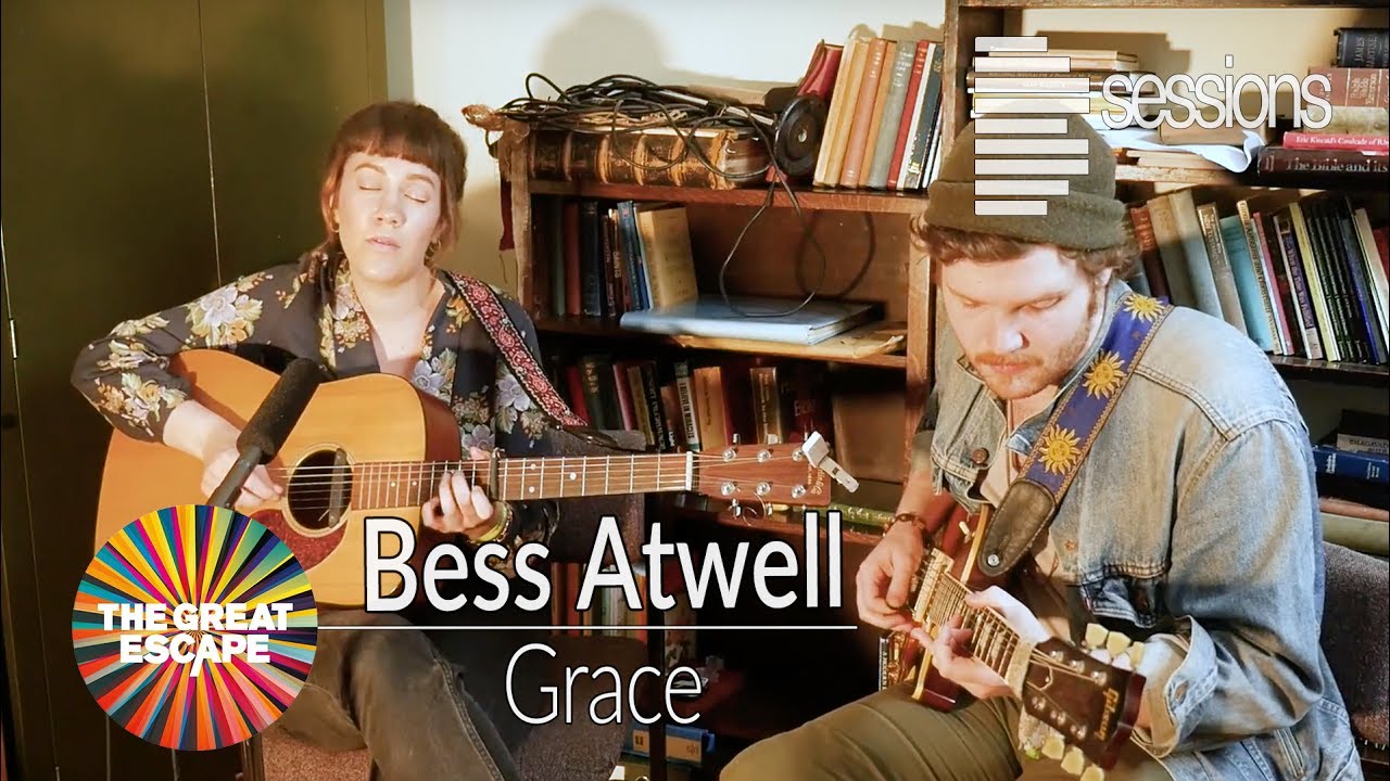 YouTube에서 Bess Atwell - 'Grace' (first live recording) at TGE17 보기 YouTube에서 Bess Atwell - 'Grace' (first live recording) at TGE17 보기