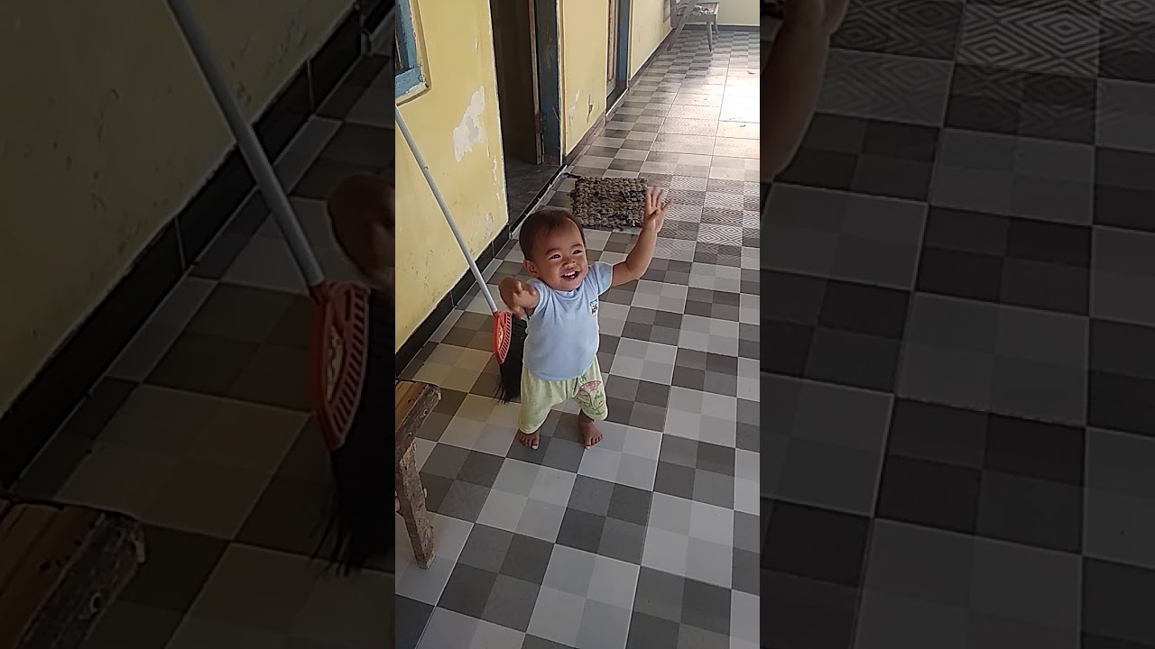 Joget seorang anak yang lucu  YouTube