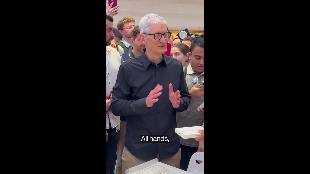 Apple Succession Plan Emerges as Company Turns 50