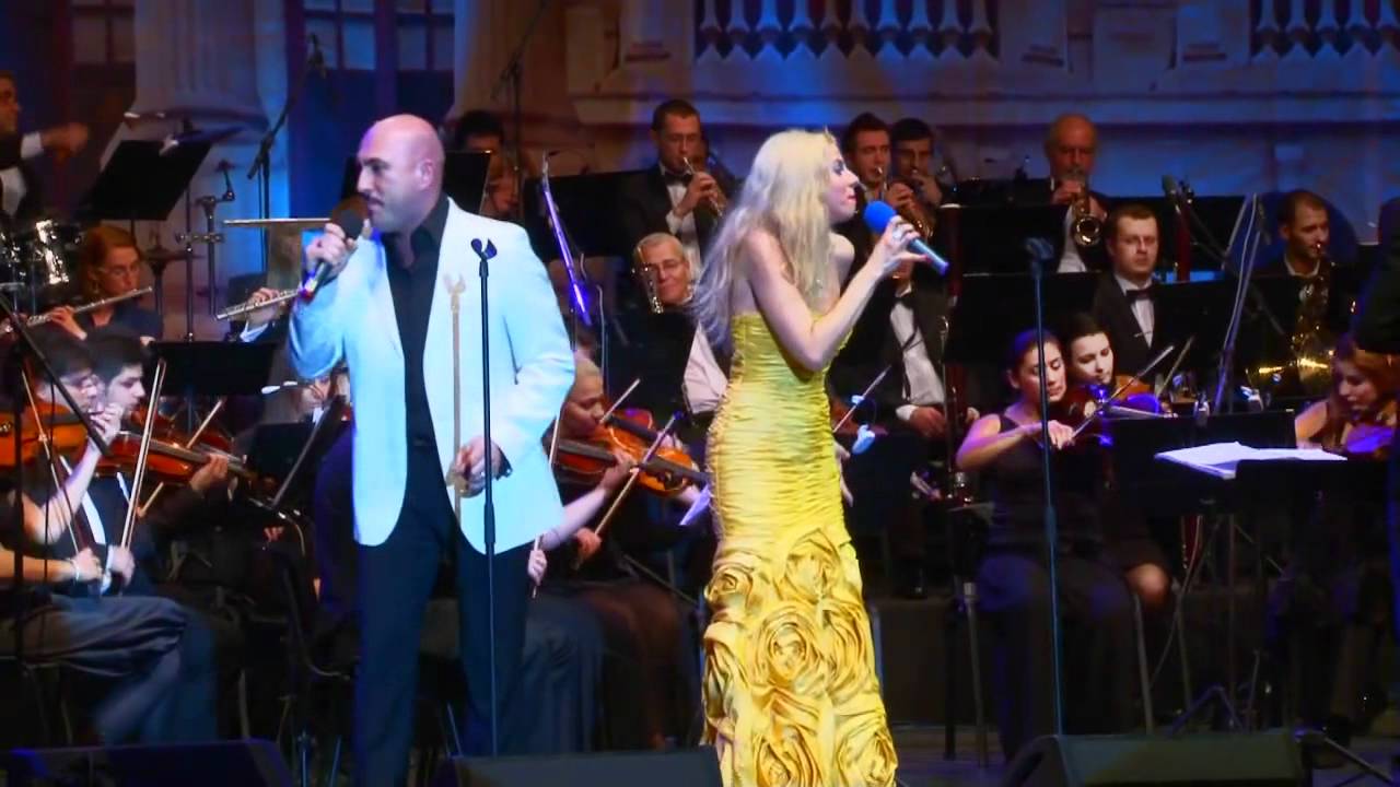 Romeo & Julia SALENO - LUNA MEZZO MARE "Christmas in Wienna" Pop-Opera Singers Romeo & Julia SALENO - LUNA MEZZO MARE "Christmas in Wienna" Pop-Opera Singers
