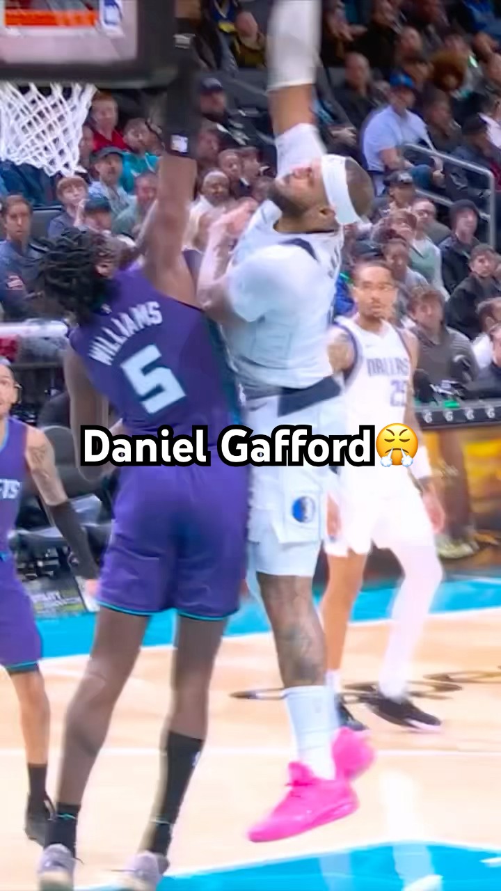Daniel Gafford throws it down! ?