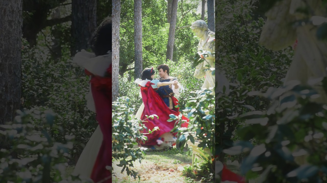 Snow White’s Happily Ever After 🪞🍎✨ Both costumes were made by ​⁠@CafeDeDuy ! 🧵🪡