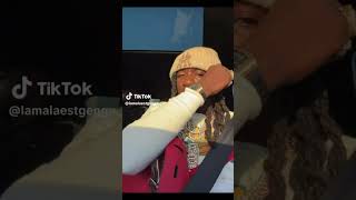 gazo dans sa voiture