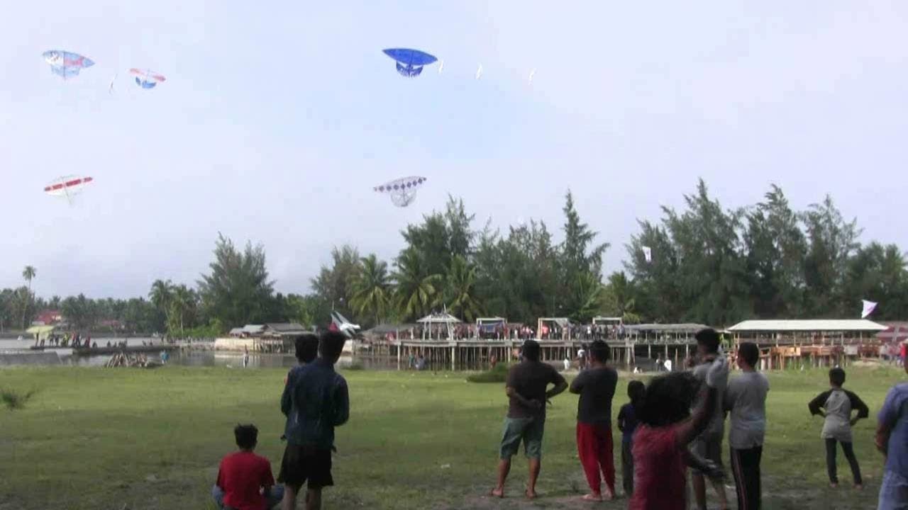 Lomba Layang Layang Danguang di Pariaman Seruu Bangett 