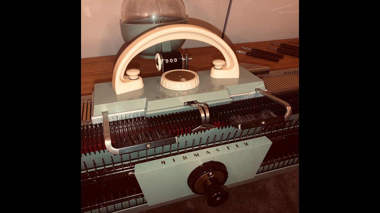 Knitmaster 6500 Super Plus & Ribmaster attachment - Casting On & Knitting 1x1 Ribbing.