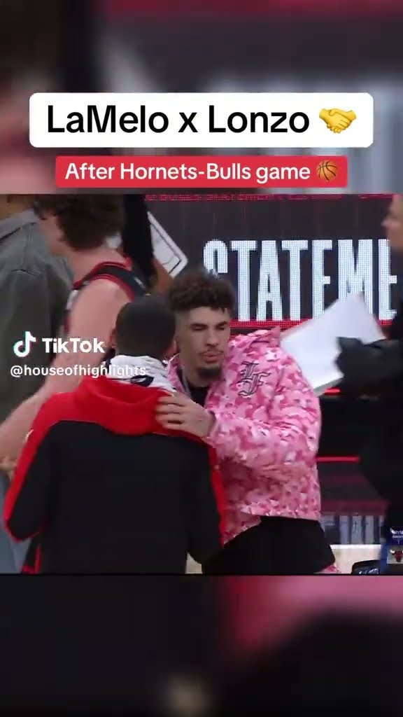 Ball brothers after the game #hoodnews #lameloball #lonzoball #chicagobulls #hornets #bathingape