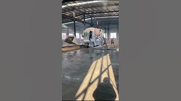 Self Loading Mobile Concrete Mixer Pouring Concrete