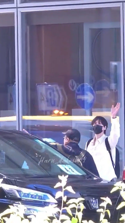 Kyu Shindong & Ryeowook arrived in HK #suju #superjunior #kyuhyun #shindong #ryeowook