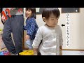 一か八かの勝負に出る1歳児