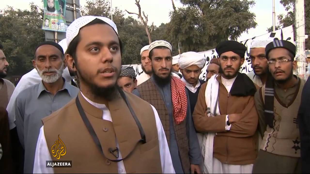 يحتج الباكستانيون على العنف الطائفي