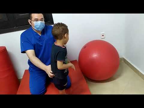 فيديو: كيفية تقوية عضلات ظهر طفلك