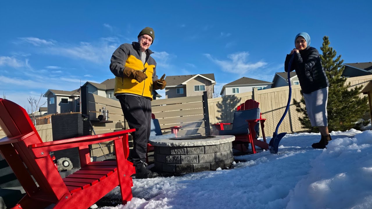 Nyantai Bersama Suami Nyalakan Api Unggun. 