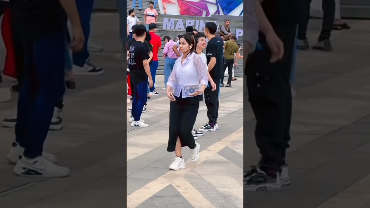 Indonesian girl dancing in Singapore . 