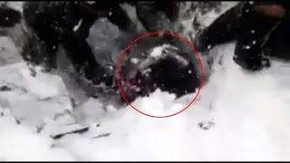 Few days after army declared all the 10 soldiers who went missing during avalanche in Siachen, miraculously a soldier has been found alive after being buried under snow for six days. On February 3, 10