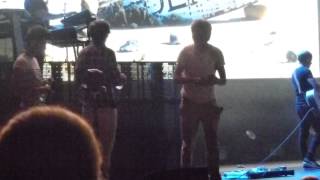 One Direction Harry speach/Niall playing with a spider (?) Ft Lauderdale 7/1