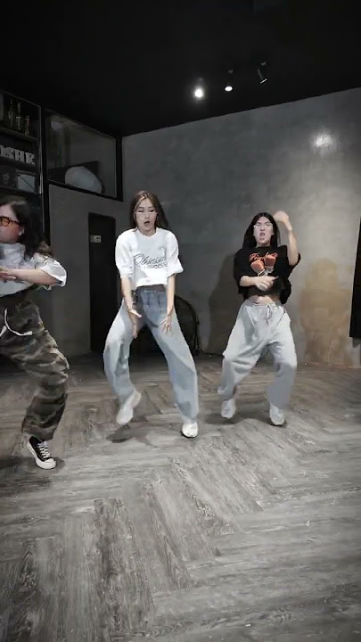 wo wo wo hahaha with @streetcultco.ph #wowowo  #roshestudio #rosheperforminggroup #roshetv #fyf