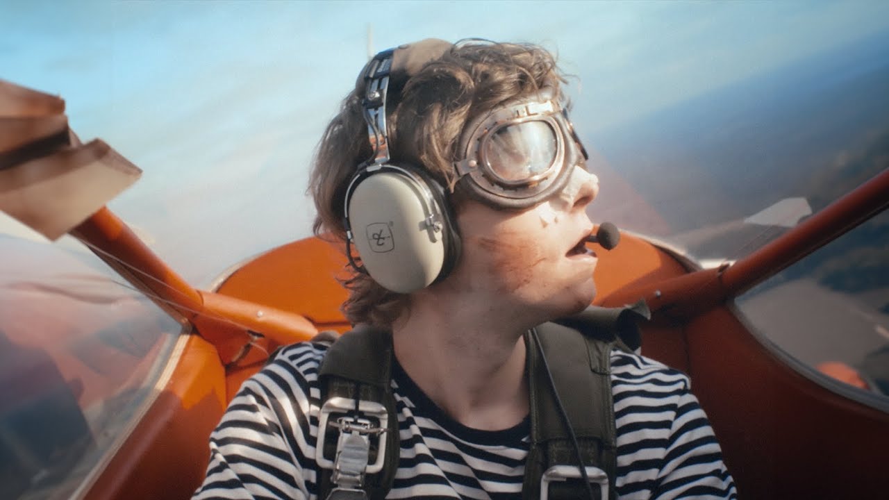 在 YouTube 上观看 Alfie Jukes - Sunburn 在 YouTube 上观看 Alfie Jukes - Sunburn