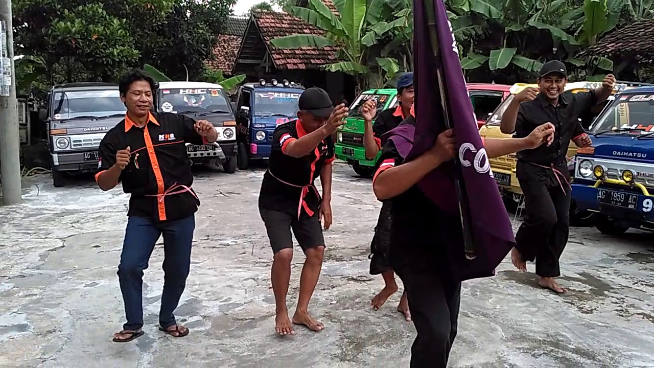 Lomba masukkan paku kedalam botol part 2 - YouTube