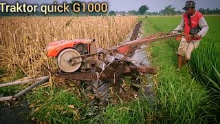 Traktor Sawah Membajak Dari Pinggir Pematang Sawah