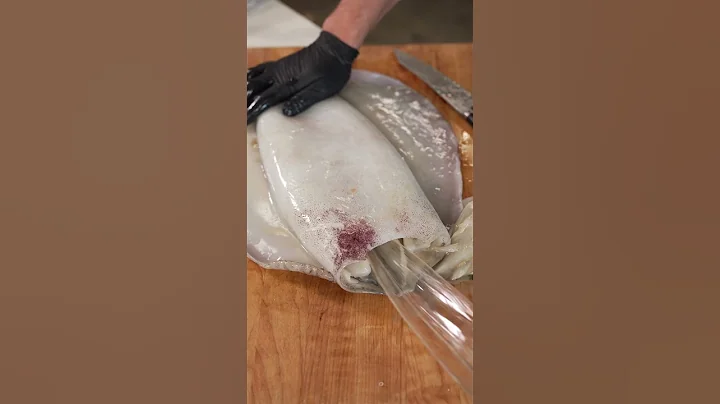 Cooking A Giant Squid - DayDayNews