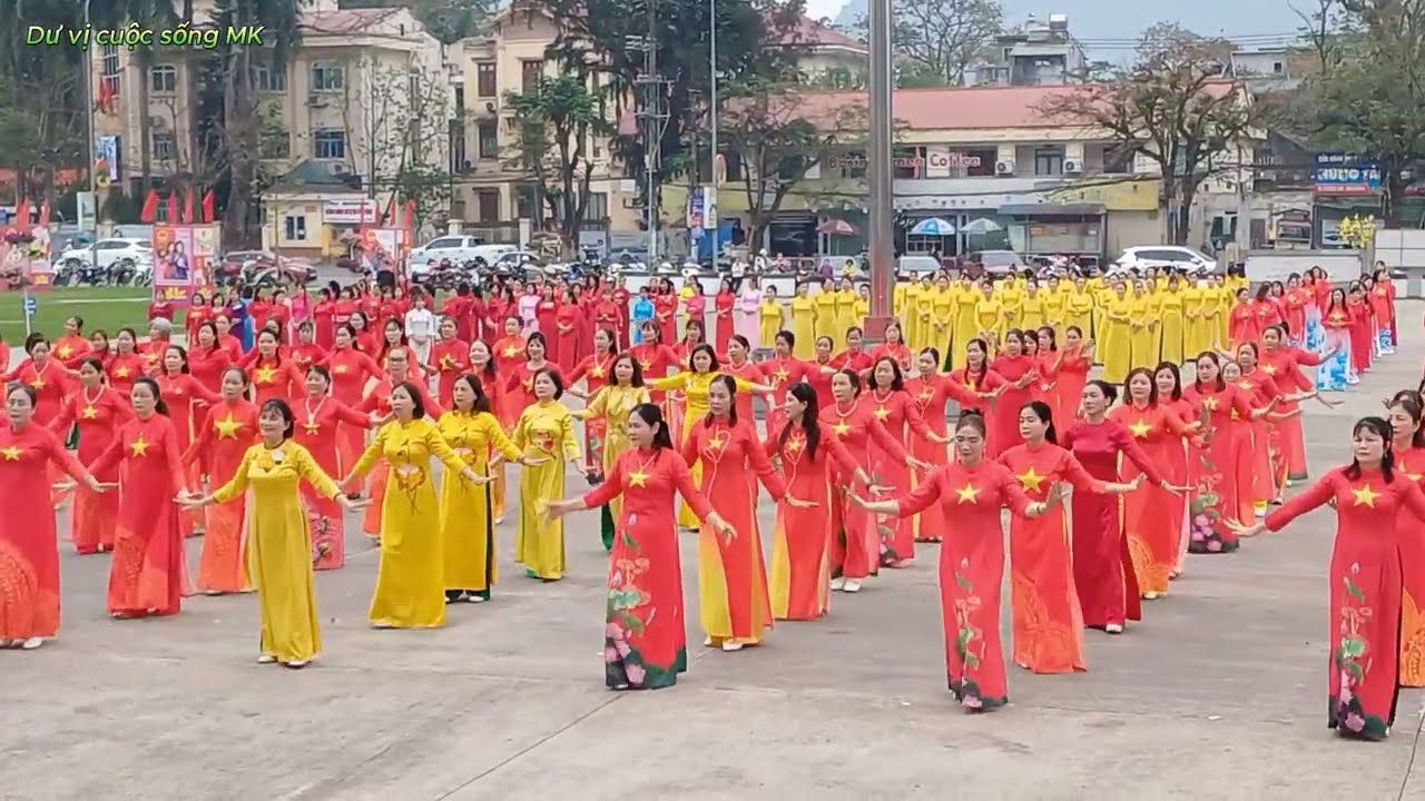Ngày hội áo dài và dân vũ