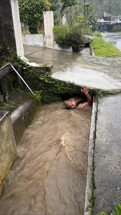 DON'T MIAN IN THE DITCH DURING FLOODING, BE AFRAID OF IT GOING INTO THE CUTTER