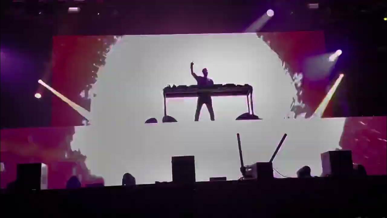 universal mardi gras zedd universal orlando resort 17 mar