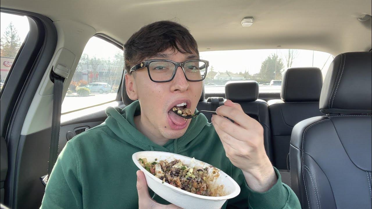Trying NEW CHIPOTLE cilantro lime cauliflower rice + mandarin agua