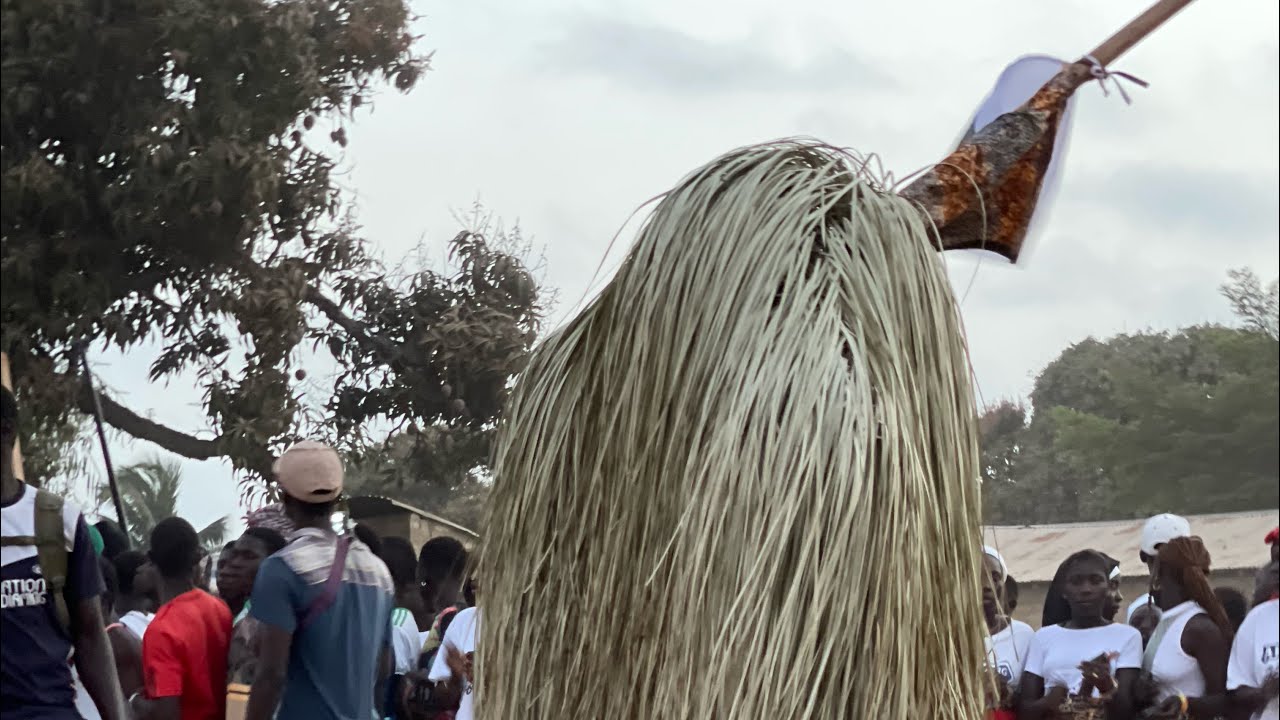 HILLOL ACCUEIL L’ANNÉE 2025 AVEC UN BEAU SPECTACLE DE KUMPO