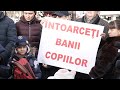 Protest la Primăria Chișinău. Mamă: „Fără grupa cu program prelungit, nu voi putea să muncesc”