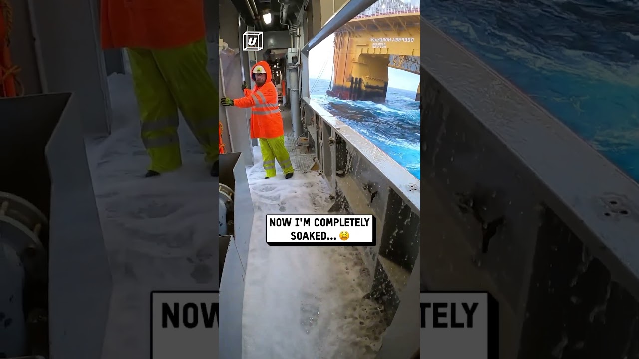 Giant wave VS boat 😂⛴️ 🌊                     🎥: Offshorework via ViralHog