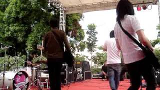 Jolly Jumper - 'Makna Di Balik Sebuah Tragedi' (live)