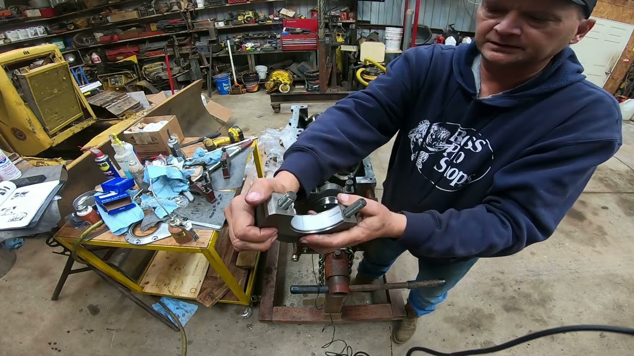 Dt239  rebuild, installing the crankshaft.