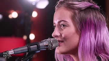 Train (Danielle Mohr)