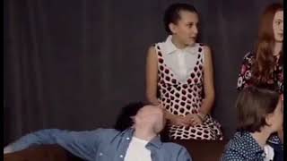 Fillie Finn Y Millie Se Miran Mucho